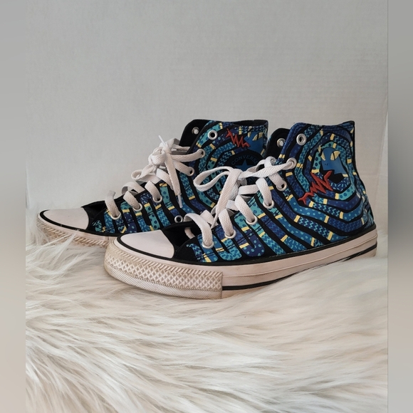 Converse Kids Black and White High-Tops, Size 5.5 - Picture 2 of 8